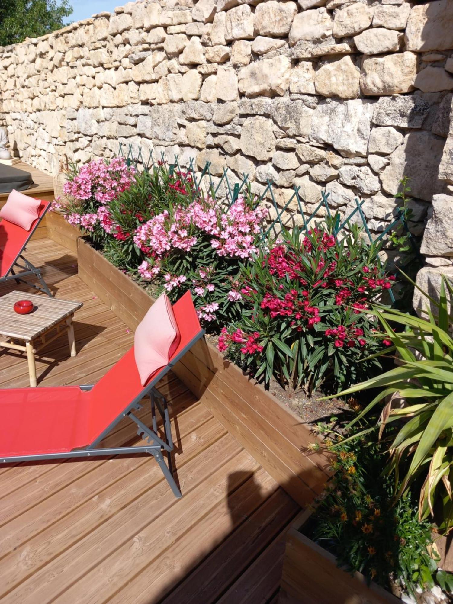 Chez Daniele Chambre Avec Jacuzzi Et Terrasse Privee Murs  Exterior photo